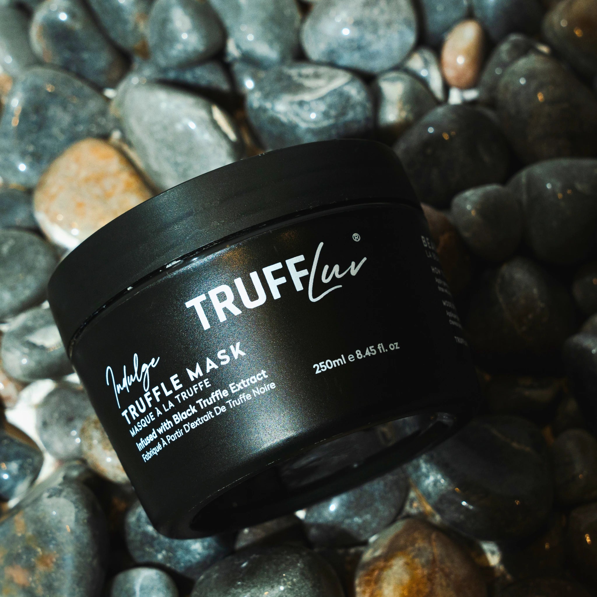 A Revolutionary 3 minute mask that helps replenish dull hair while locking in moisture, hydration & all essentials nutrients for hair growth & hair texture.